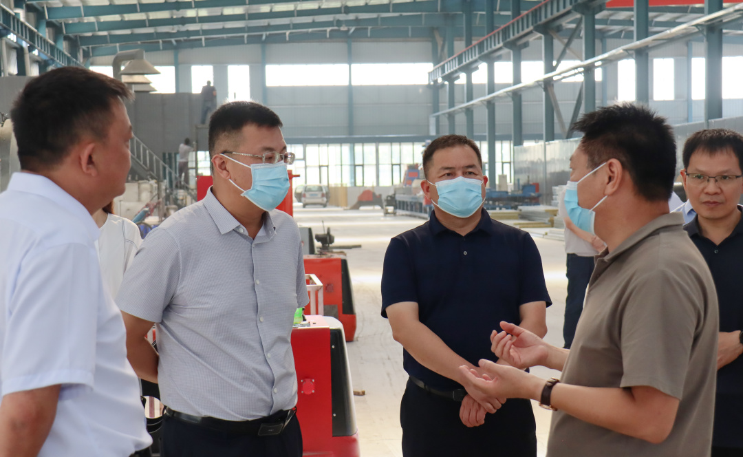 漯河市副市長(zhǎng)周劍到河南潁川新材料股份有限公司調(diào)研(圖3) 漯河市副市長(zhǎng)周劍到河南潁川新材料股份有限公司調(diào)研(圖3)