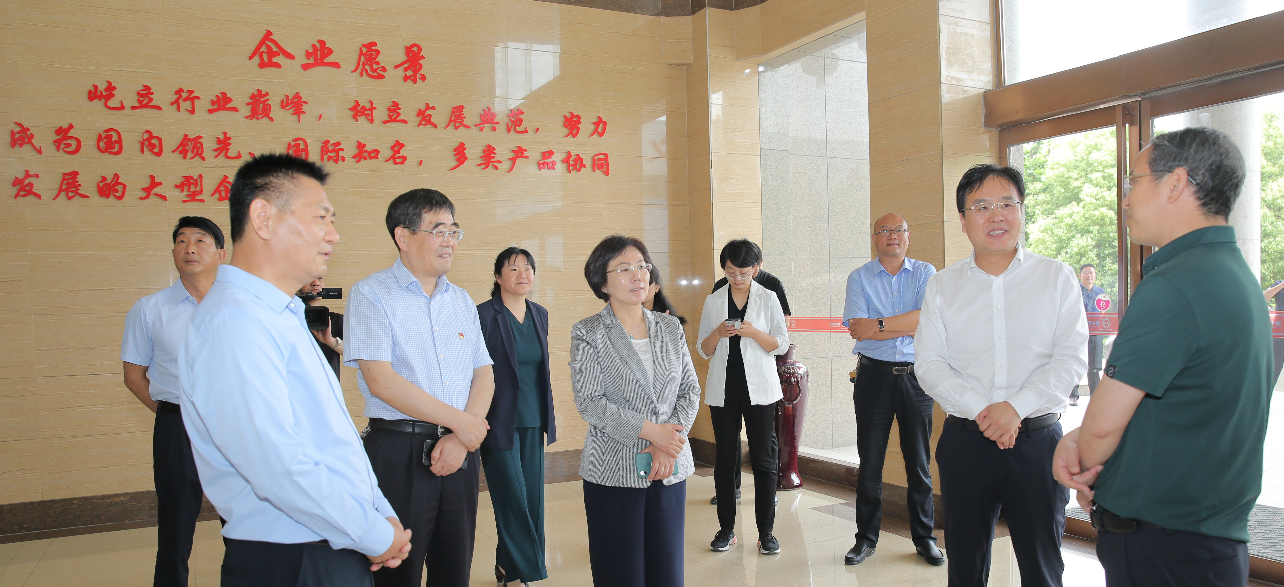 省總工會到我縣開展“工會進萬家”調(diào)研走訪慰問活動(圖2)